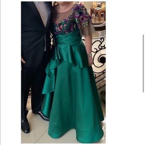 Marchesa Notte floral appliqué gown